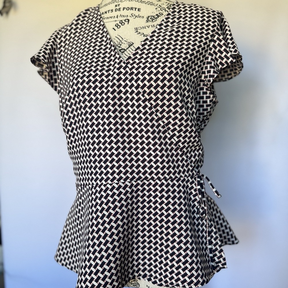 Tommy Hilfiger Women's M Wrap Blouse Geometric Print Flutter Sleeve Tie Waist